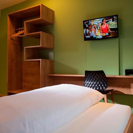 Hotel Weisses Kreuz Lyss Esterno foto