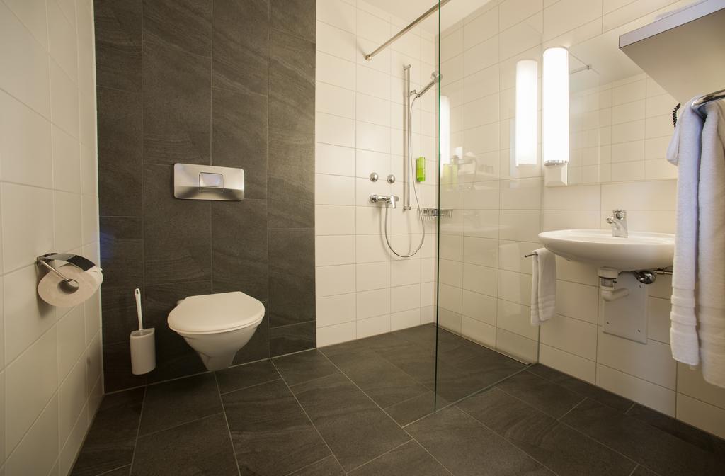 Hotel Weisses Kreuz Lyss Esterno foto
