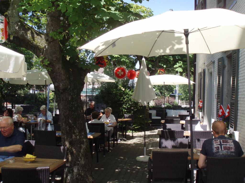 Hotel Weisses Kreuz Lyss Esterno foto