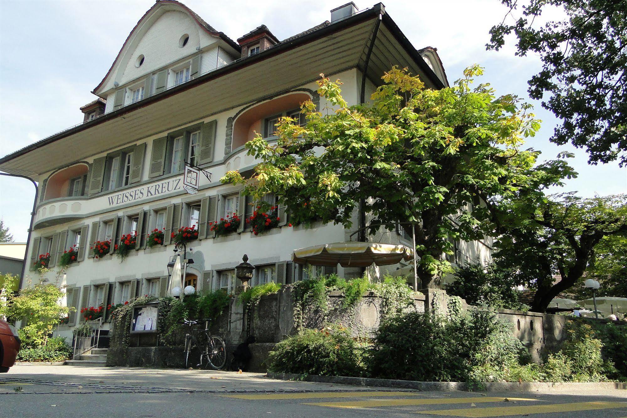 Hotel Weisses Kreuz Lyss Esterno foto