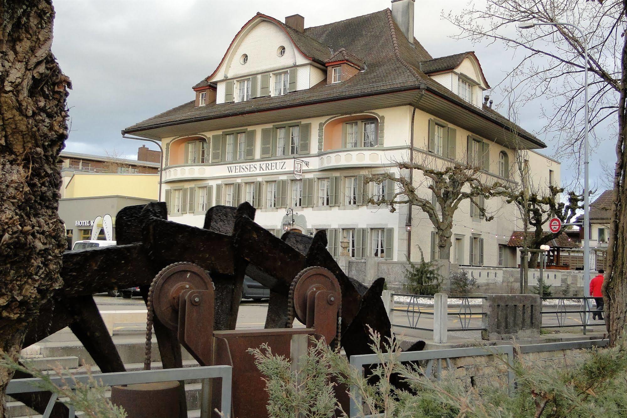 Hotel Weisses Kreuz Lyss Esterno foto