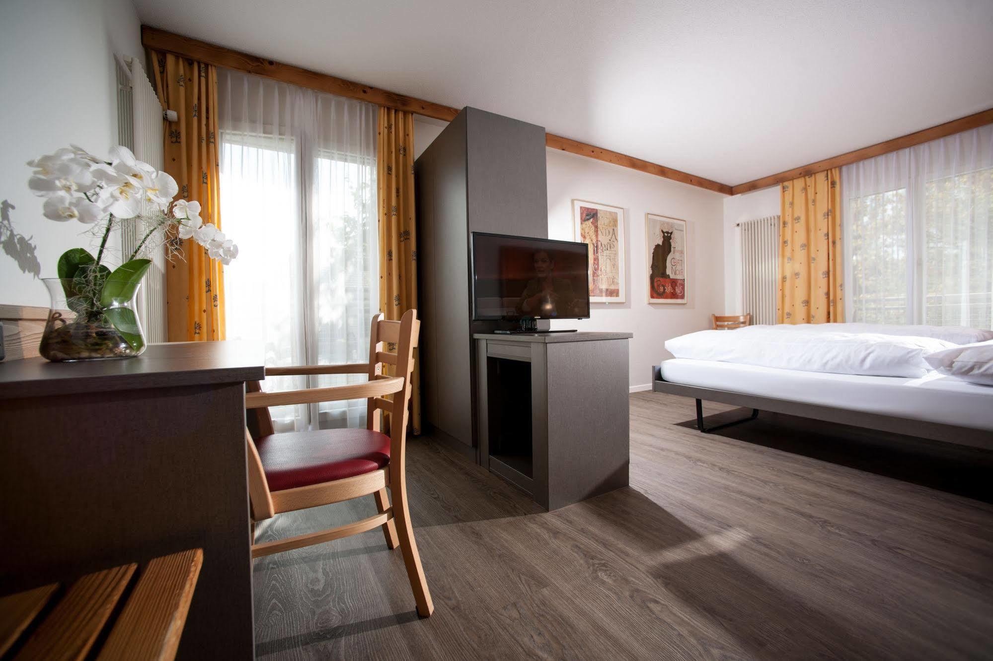 Hotel Weisses Kreuz Lyss Esterno foto