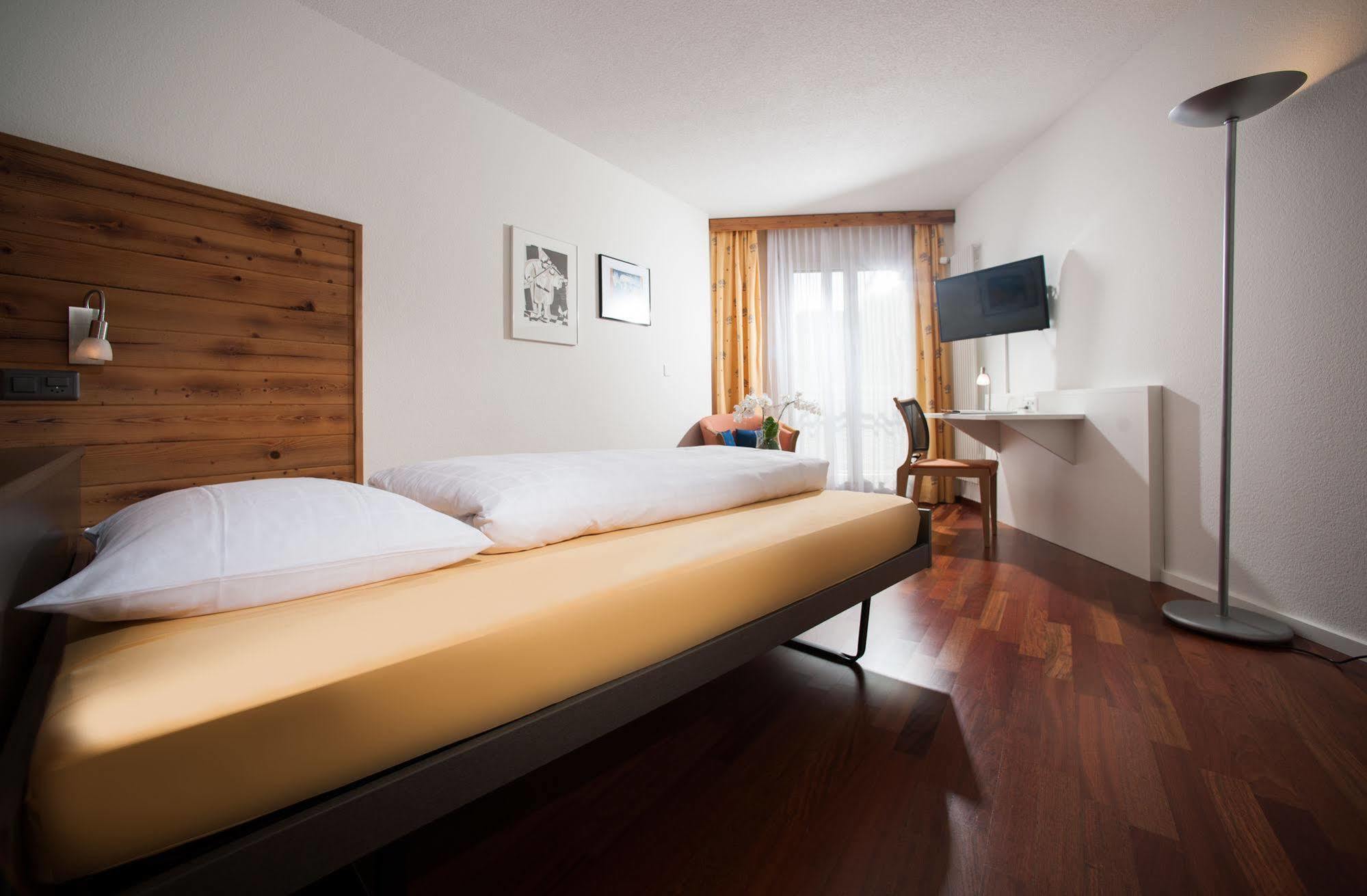 Hotel Weisses Kreuz Lyss Esterno foto